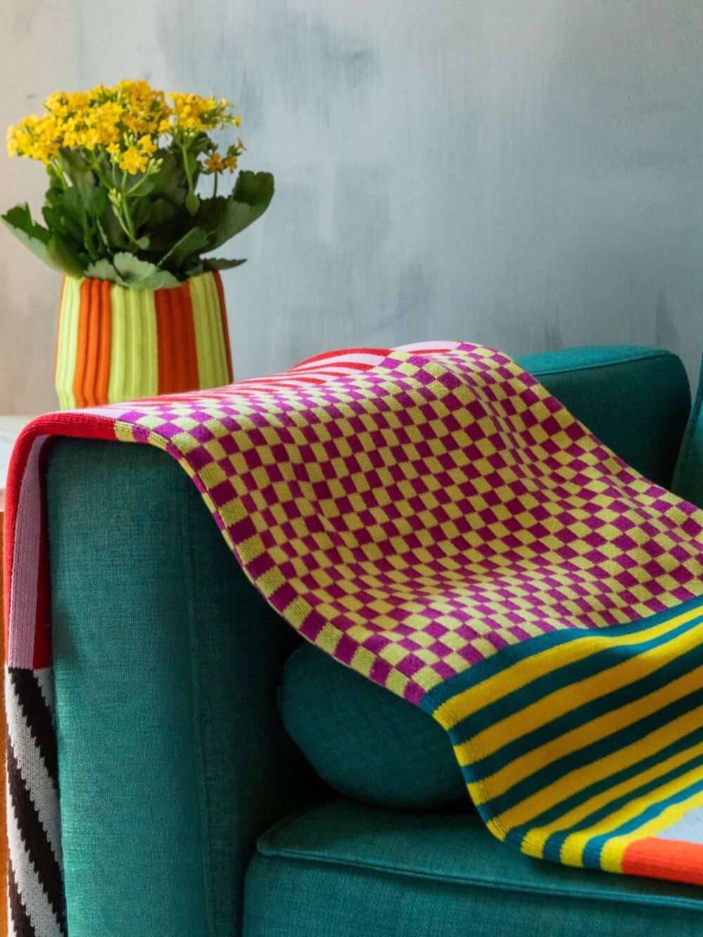 Verloop Colorful Pattern Patch Knit Throw Blanket - Picture 3 of 5